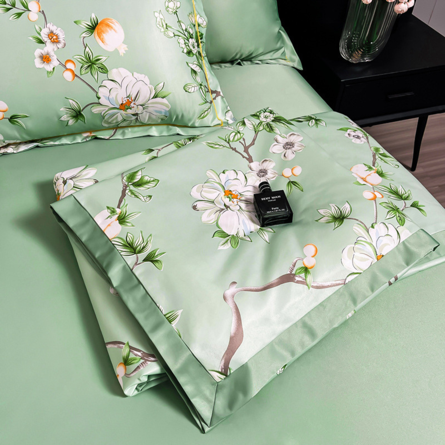 Kaelis Bedding Set